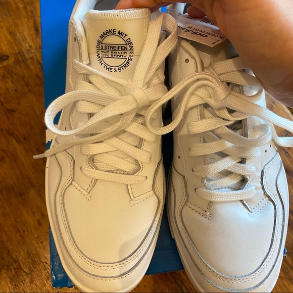 BNWT in-box Adidas court shoes - Picture 6 of 8